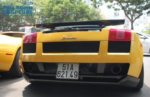 Dàn siêu xe khủng họp mặt trên phố Sài Gòn