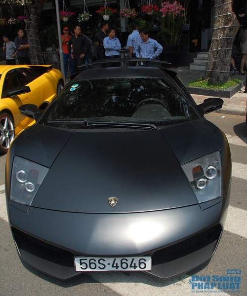 Dàn siêu xe khủng họp mặt trên phố Sài Gòn