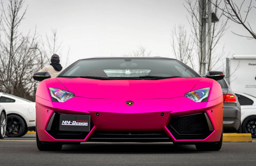 Siêu xe bò tót Lamborghini Aventador “đỏm” trong sắc hồng