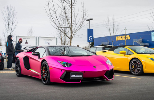 Siêu xe bò tót Lamborghini Aventador “đỏm” trong sắc hồng
