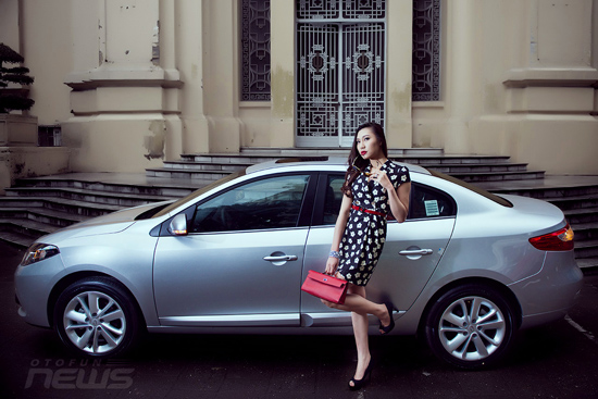 Cô nàng 9X Việt quyến rũ bên Samsung SM3 xứ kim chi