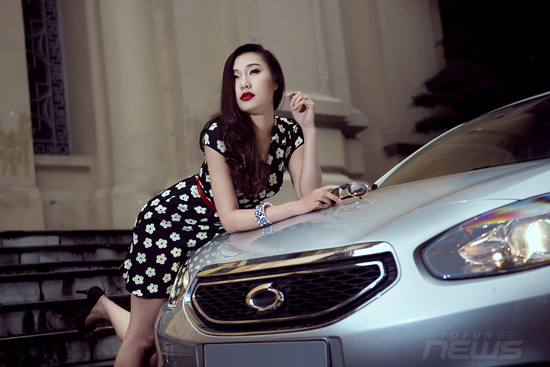 Cô nàng 9X Việt quyến rũ bên Samsung SM3 xứ kim chi