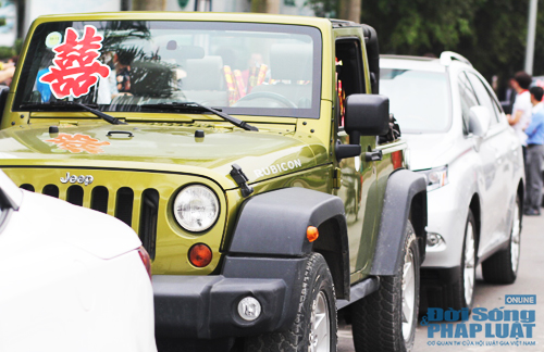 Rolls-Royce Phantom biển độc làm xe hoa trên phố Hà Nội