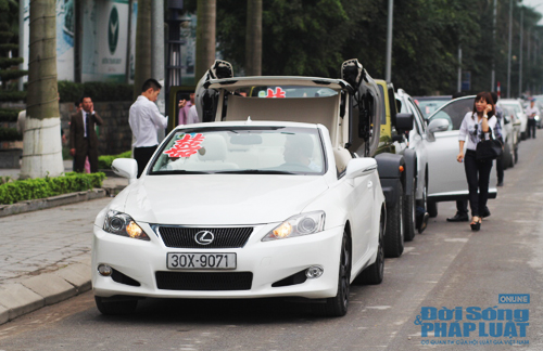 Rolls-Royce Phantom biển độc làm xe hoa trên phố Hà Nội