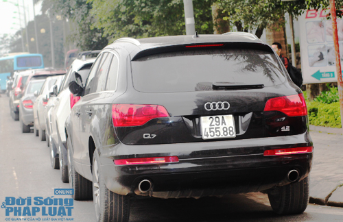 Rolls-Royce Phantom biển độc làm xe hoa trên phố Hà Nội