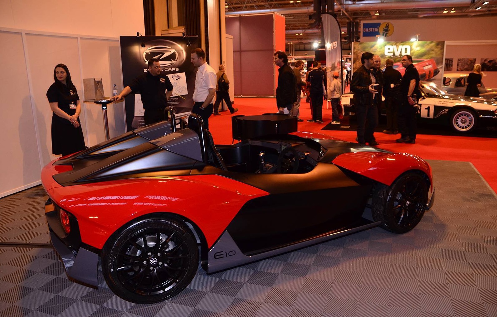 Diện kiến “quỷ nhỏ” Zenos E10