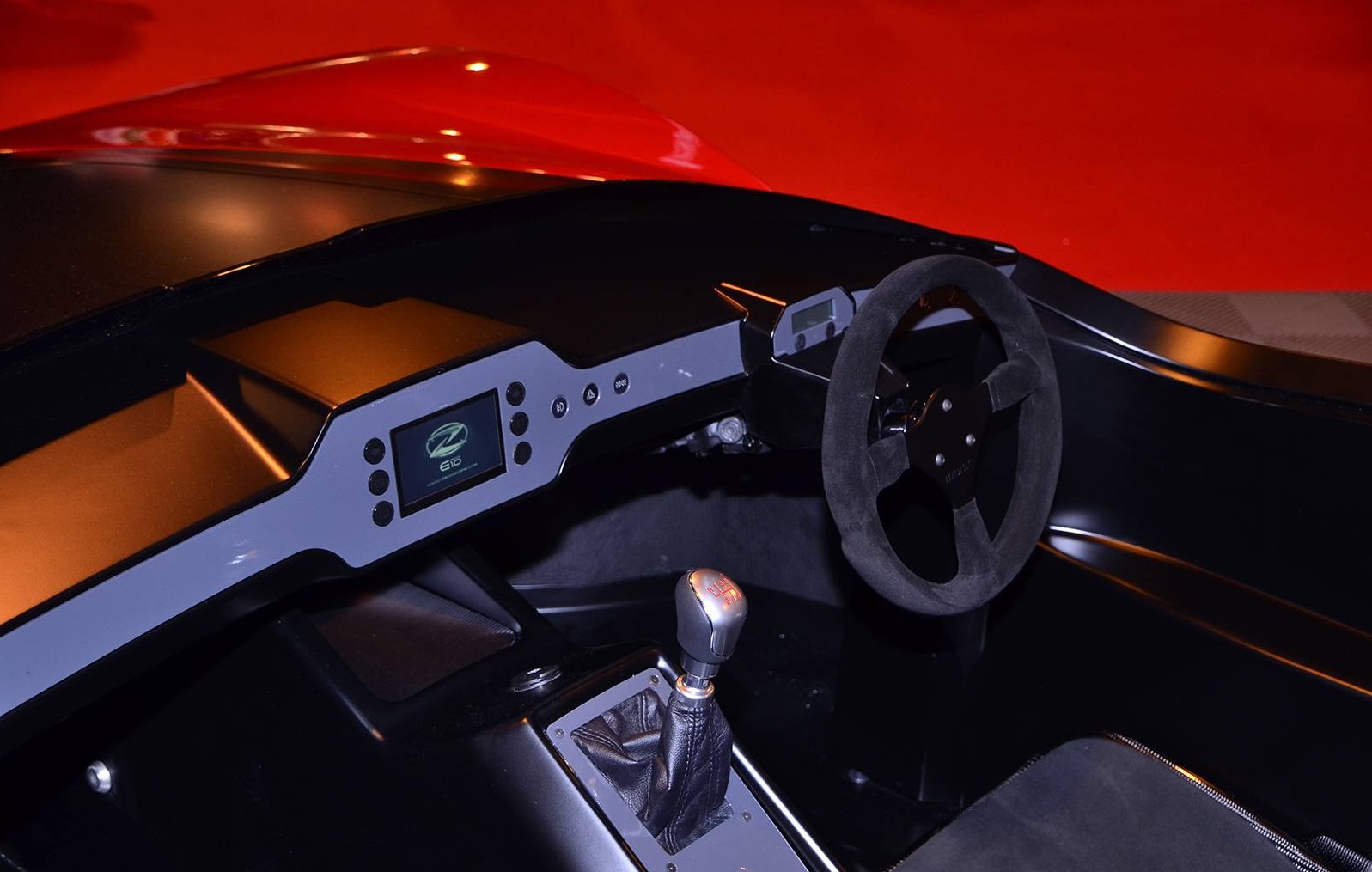 Diện kiến “quỷ nhỏ” Zenos E10