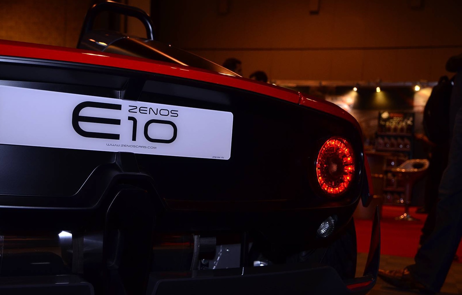 Diện kiến “quỷ nhỏ” Zenos E10