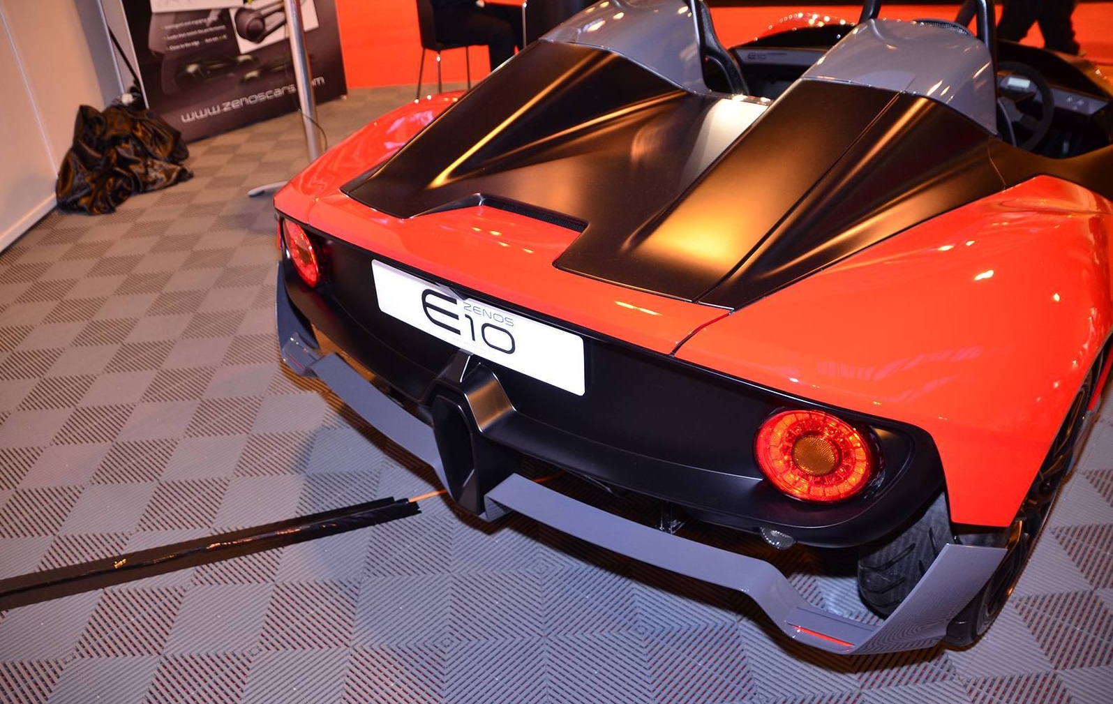 Diện kiến “quỷ nhỏ” Zenos E10