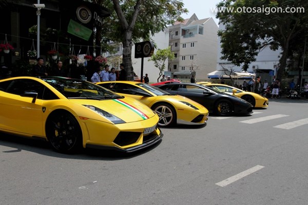 8x-sieu-xe-ferrari-sai-gon-phuong-thuy-04