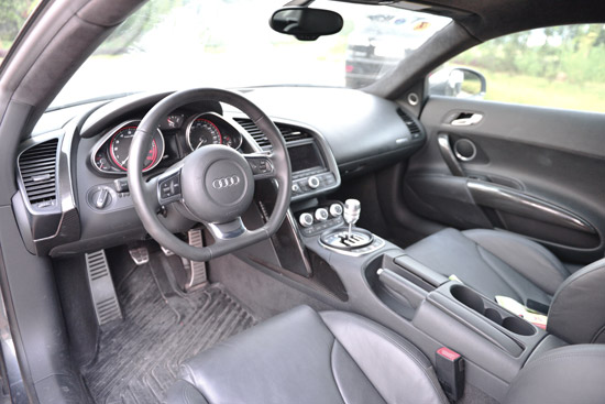 Audi R8 V10 - hàng hiếm tại Việt Nam