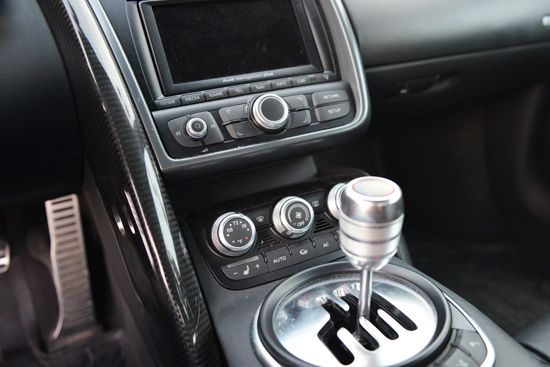 Audi R8 V10 - hàng hiếm tại Việt Nam