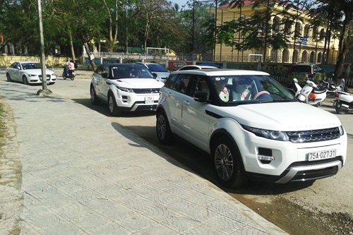 Huế mộng mơ nhưng không thiếu xe sang, biển đẹp