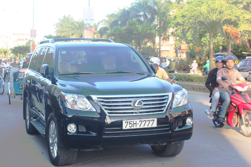 Huế mộng mơ nhưng không thiếu xe sang, biển đẹp