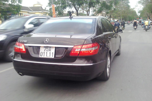 Huế mộng mơ nhưng không thiếu xe sang, biển đẹp