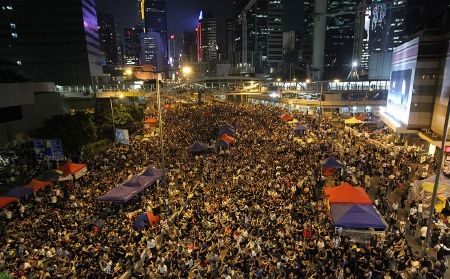 Trung tâm Hồng Kông lại tràn ngập người biểu tình
