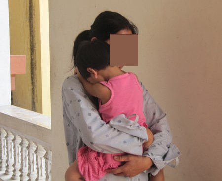 Bà ngoại đâu ngờ 2 cháu gái đều bị người quen xâm hại tình dục