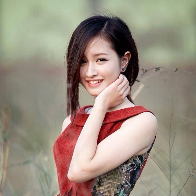 Bất ngờ với ngoại hình rất giống Vân Hugo của cô gái 9X