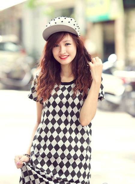 Bất ngờ với ngoại hình rất giống Vân Hugo của cô gái 9X