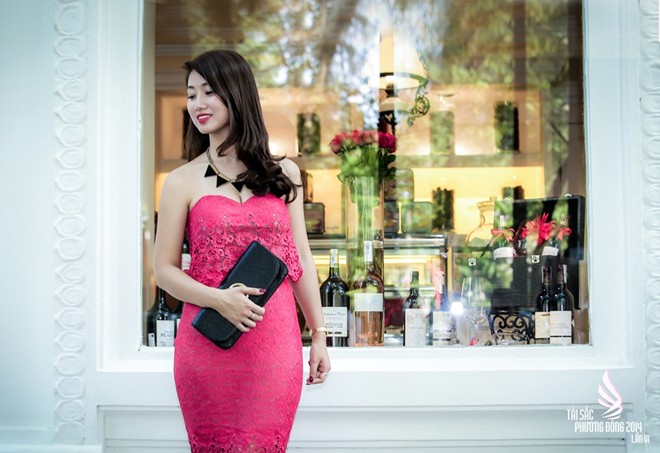 Vẻ đẹp “tỏa nắng” của 10 nữ sinh hot nhất Đại học Phương Đông