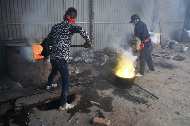 Hàng nghìn người chứng kiến đúc tượng Bồ Tát nghìn tay nghìn mắt