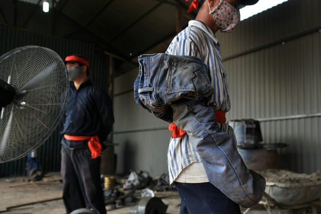 Hàng nghìn người chứng kiến đúc tượng Bồ Tát nghìn tay nghìn mắt