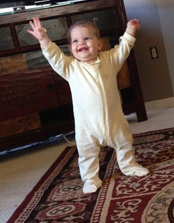 Bố mẹ bỏ mặc con gái 9 tháng tuổi chết trong cũi Bố mẹ bỏ mặc con gái 9 tháng tuổi chết trong cũi