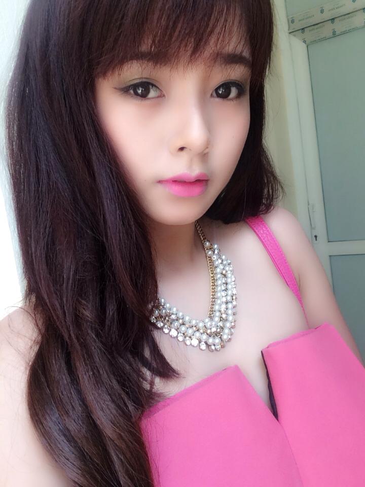 Ngỡ ngàng với nhan sắc của cô gái chụp ảnh với bạn trai răng vẩu