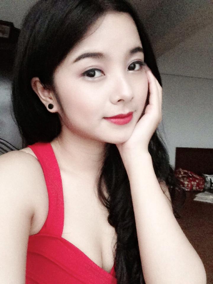 Ngỡ ngàng với nhan sắc của cô gái chụp ảnh với bạn trai răng vẩu