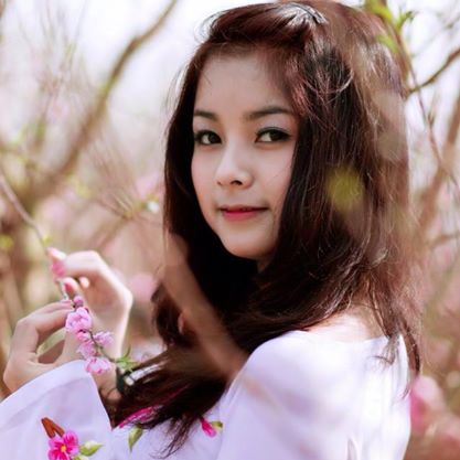 Ngỡ ngàng với nhan sắc của cô gái chụp ảnh với bạn trai răng vẩu