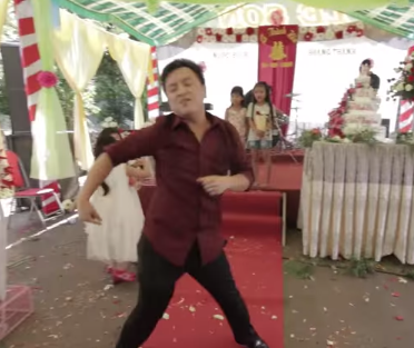 “Lam Trường” nhảy cực sung trong đám cưới