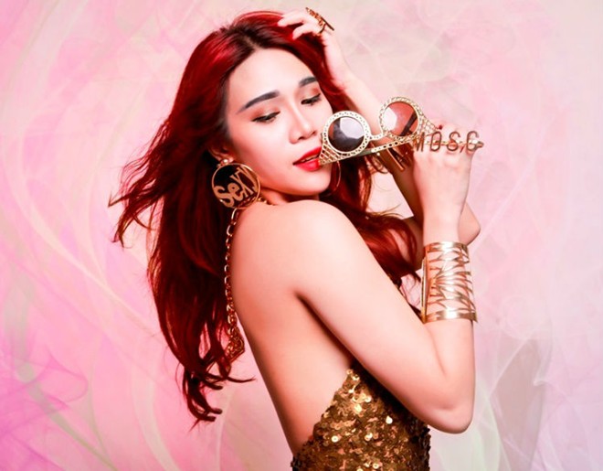 Nữ DJ 9X xứ Huế khoe đường cong bốc lửa