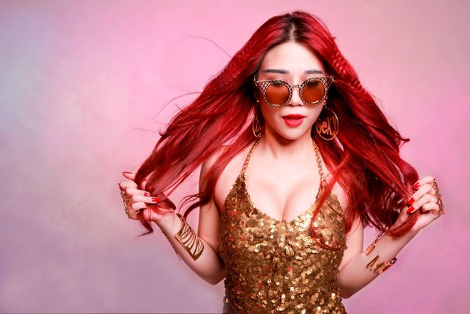 Nữ DJ 9X xứ Huế khoe đường cong bốc lửa