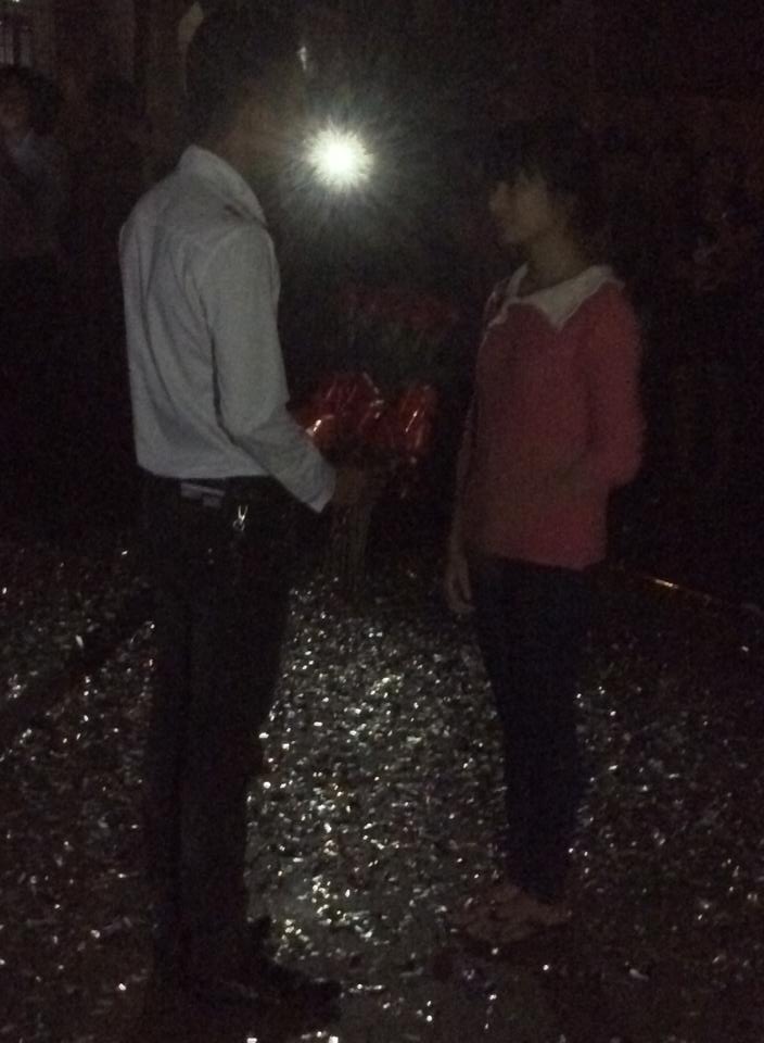 Cặp đôi tỏ tình trong trường Cặp đôi tỏ tình trong trường