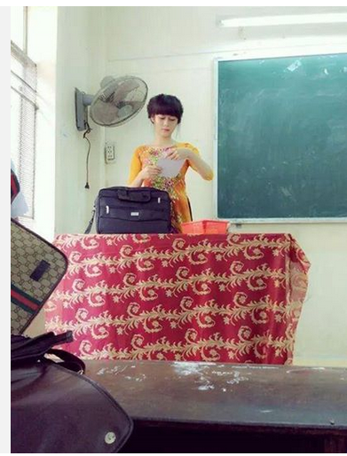 Nhan sắc tựa hot girl của cô giáo 9X “chao đảo” dân mạng Nhan sắc tựa hot girl của cô giáo 9X “chao đảo” dân mạng