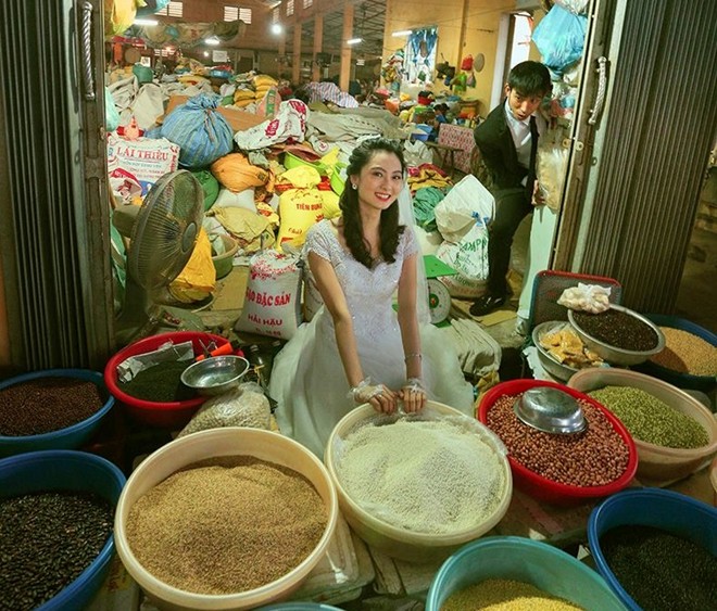 Những bộ ảnh cưới độc đáo, hài hước xem là muốn kết hôn