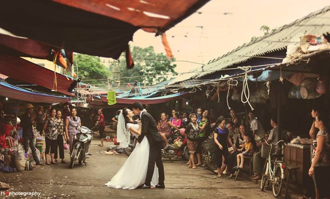 Những bộ ảnh cưới độc đáo, hài hước xem là muốn kết hôn