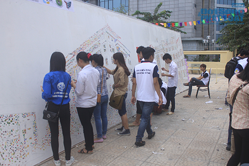 Xác lập kỷ lục bức tranh Vân Tay lớn nhất Việt Nam