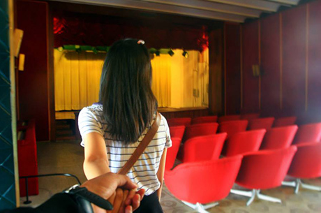 Anh nắm tay em đi khắp Sài Gòn của cặp đôi 9X 