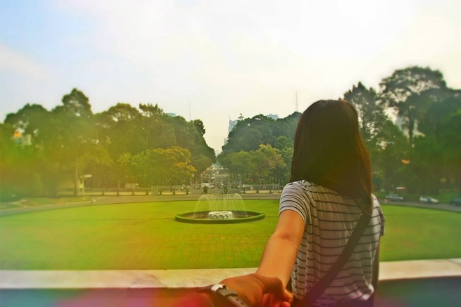 Anh nắm tay em đi khắp Sài Gòn của cặp đôi 9X 