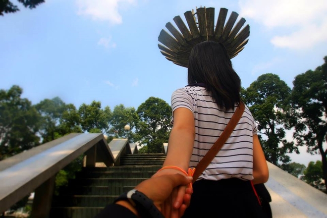 Anh nắm tay em đi khắp Sài Gòn của cặp đôi 9X 