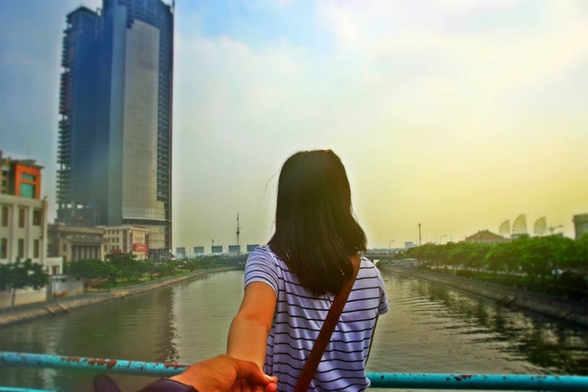 Anh nắm tay em đi khắp Sài Gòn của cặp đôi 9X 