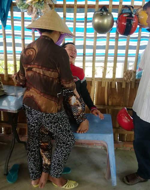 Bi kịch gia đình cha tật nguyền giết con 3 tuổi rồi tự sát Bi kịch gia đình cha tật nguyền giết con 3 tuổi rồi tự sát