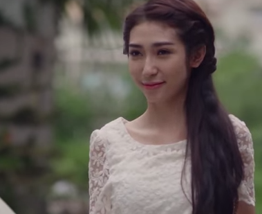 Phở Đặc Biệt “tụt đồ” bạn nữ trên xe buýt