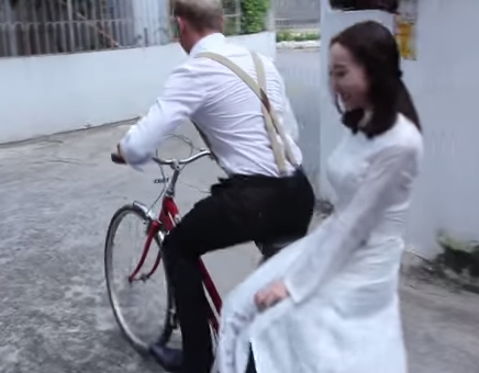 Nghẹn ngào với chuyện tình “xe đạp” của chàng trai Tây Nghẹn ngào với chuyện tình “xe đạp” của chàng trai Tây