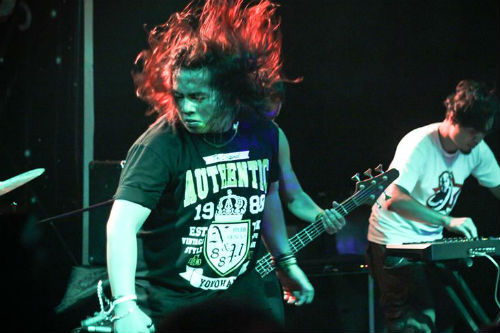 Hàng ngàn “con ma” nhún nhảy theo điệu nhạc