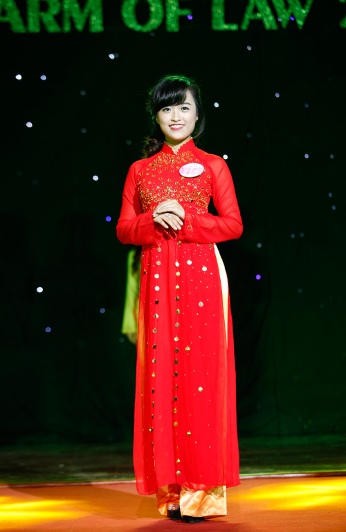 Nữ sinh miền núi giành vương miện hoa khôi Charm of Law 2014