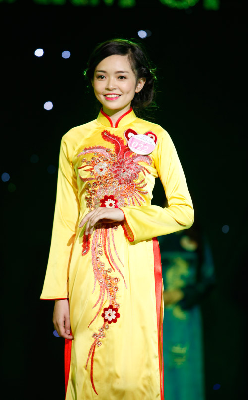 Nữ sinh miền núi giành vương miện hoa khôi Charm of Law 2014