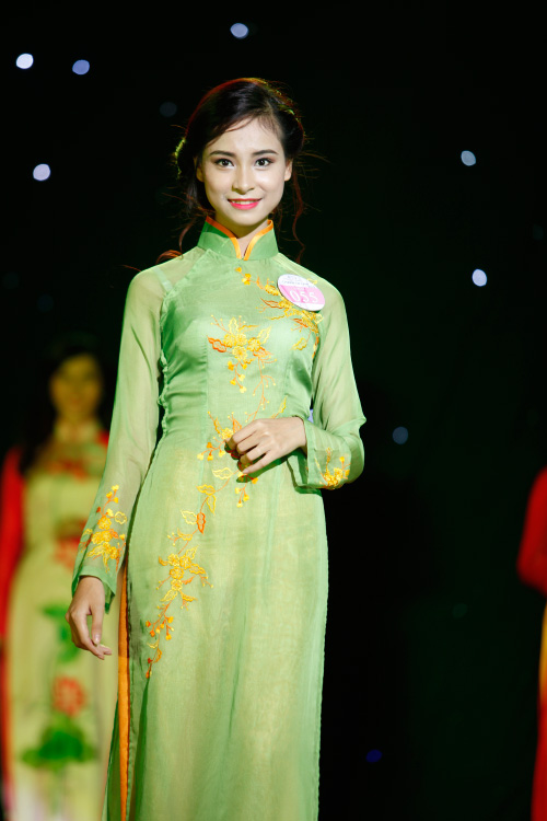 Nữ sinh miền núi giành vương miện hoa khôi Charm of Law 2014