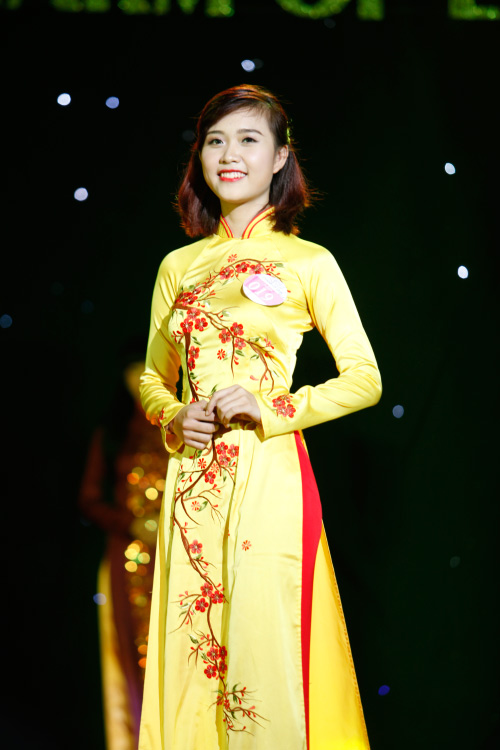 Nữ sinh miền núi giành vương miện hoa khôi Charm of Law 2014